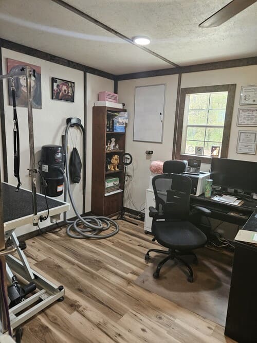 dog grooming studio at Morlen Kennels, Loris, SC